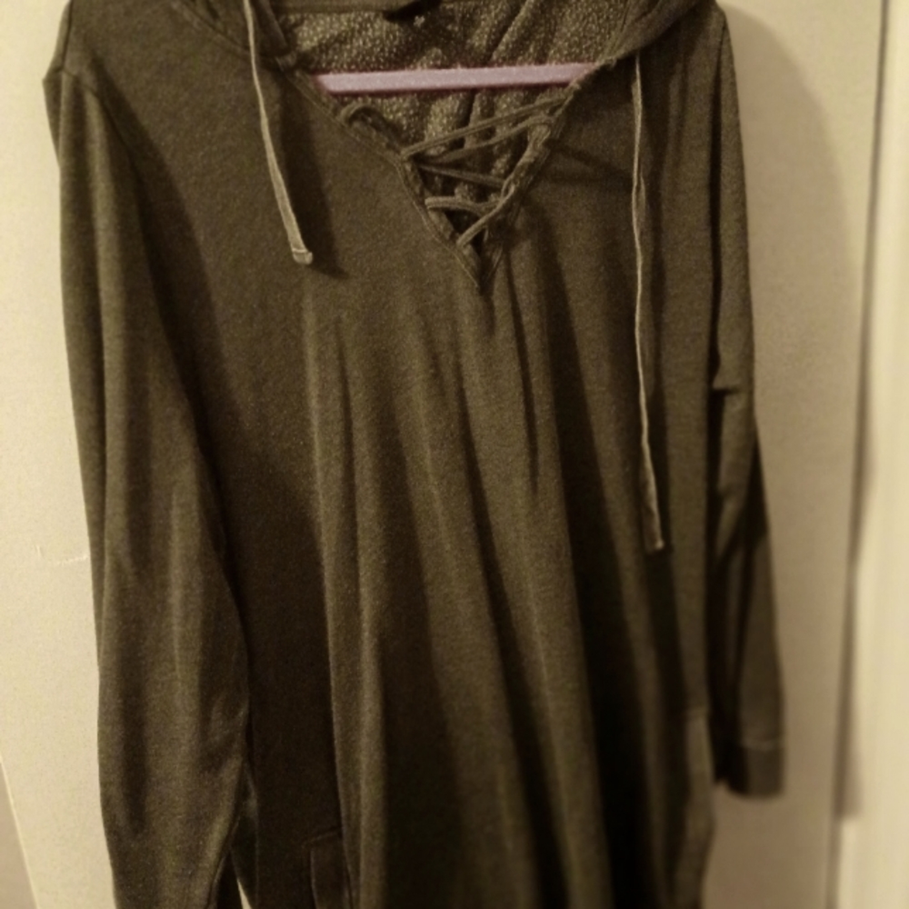TORRID LONG TUNIC TYPE SWEATSHIRT